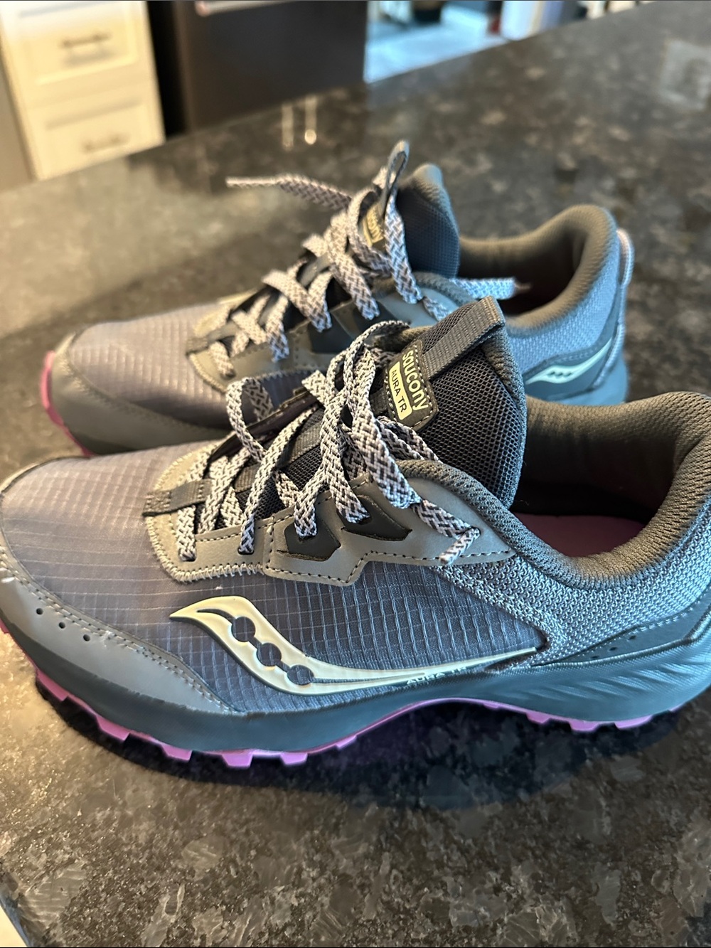 Saucony Women's Aura TR Trail Shoes - Gray with Pink Sole like new worn once - Picture 3 of 5